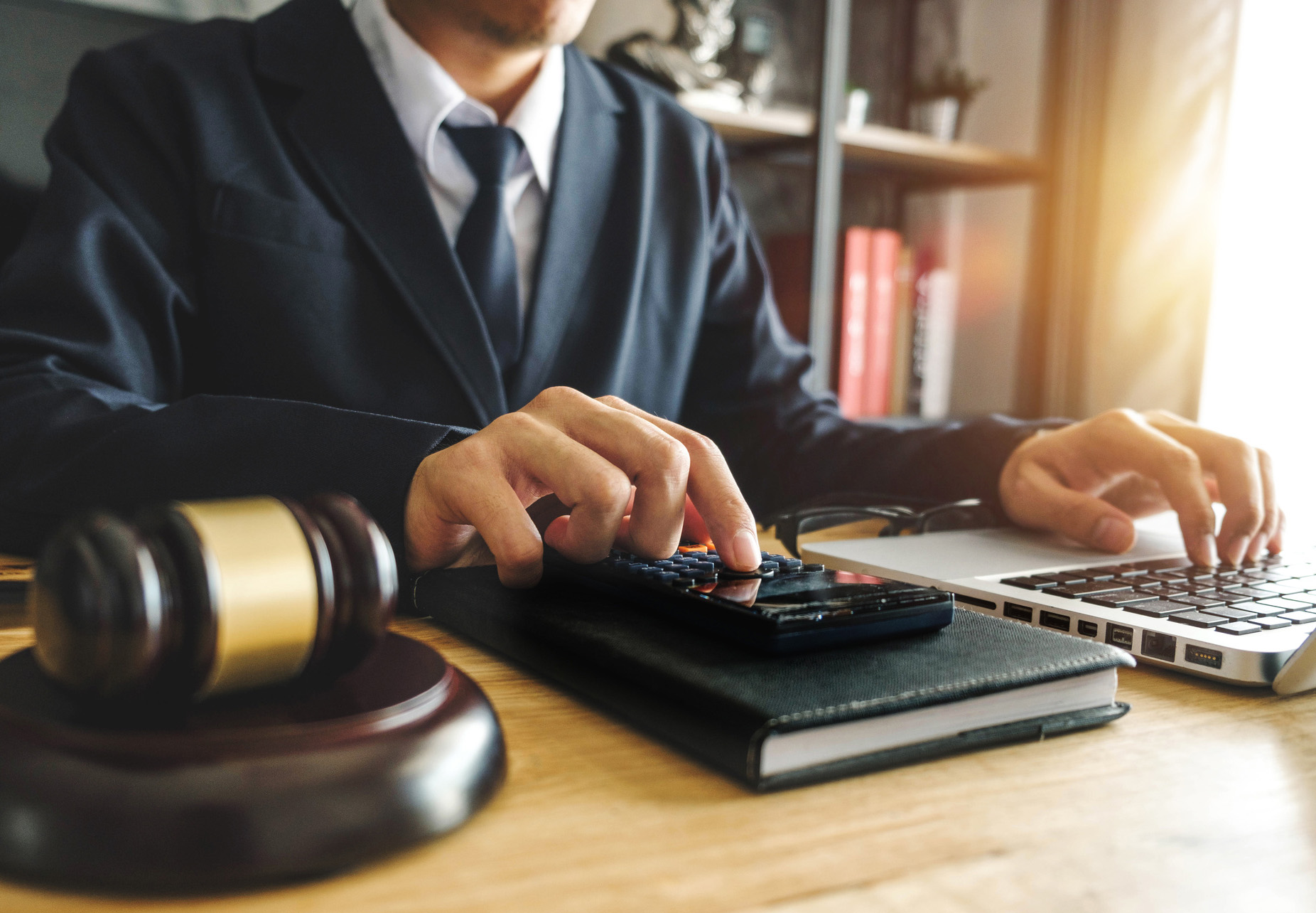 Юрист по податках Київ